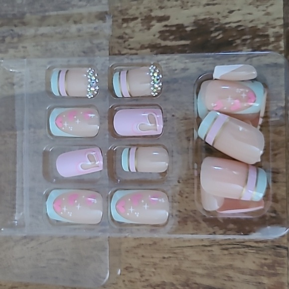 2/$16 Rhinestone Hearts French Manicure Press On Nails - Picture 11 of 14